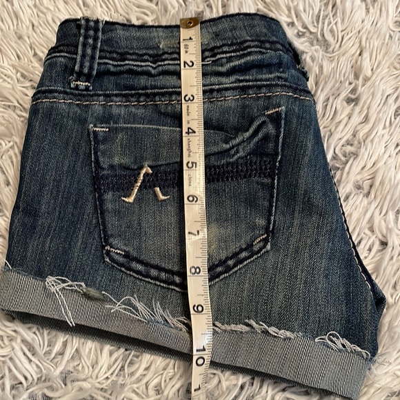 Almost Famous Jean shorts - Picture 5 of 5